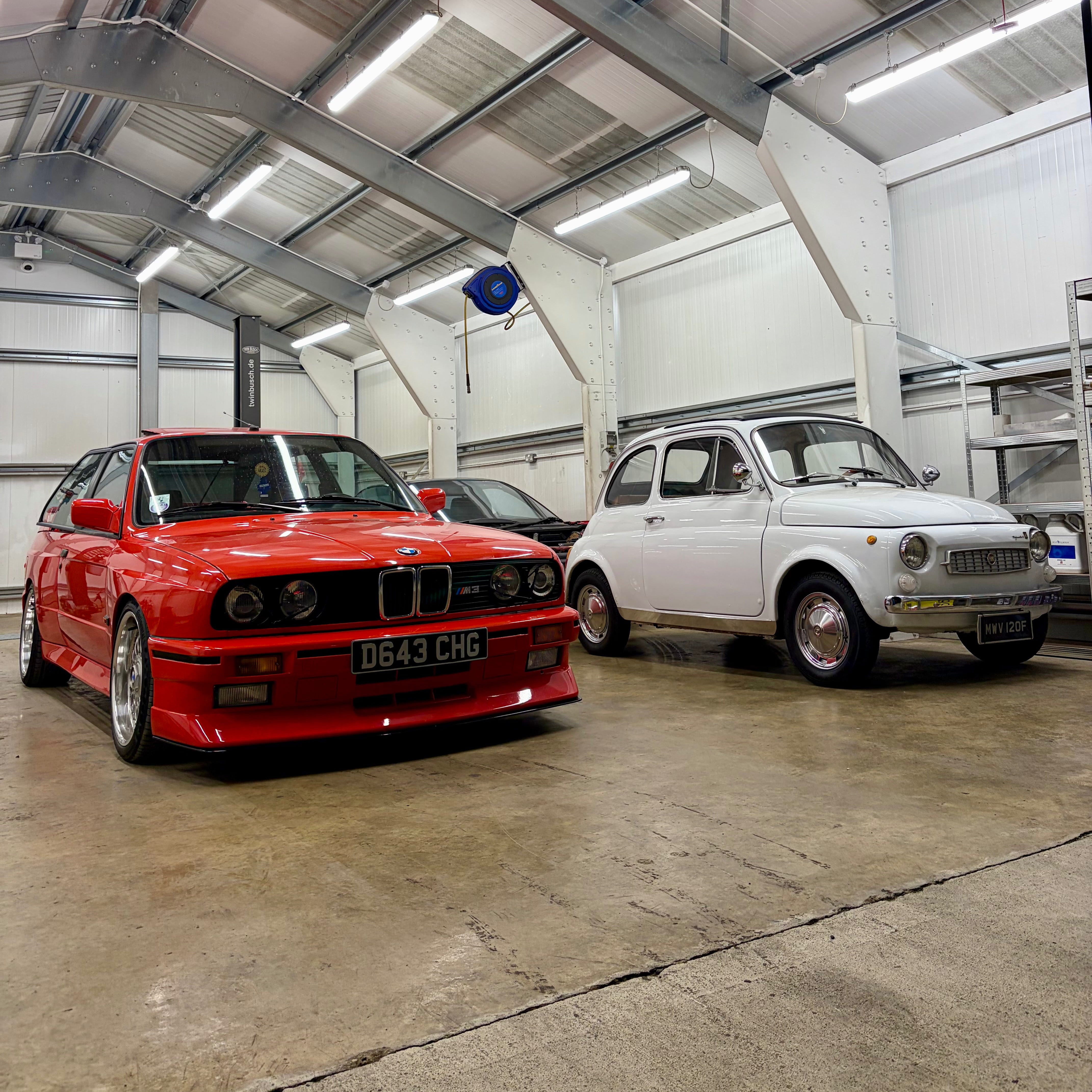 Classic car underbody restoration using dry ice blasting