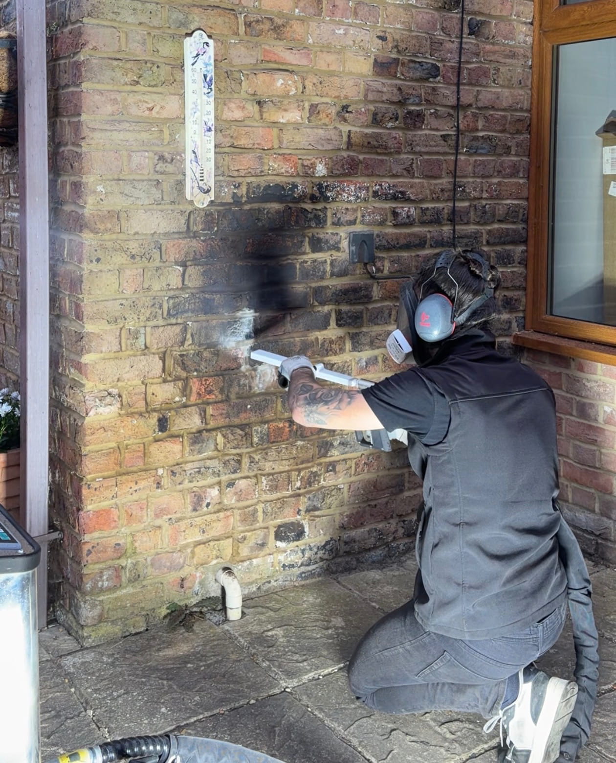 Dry ice blasting soot off a wall