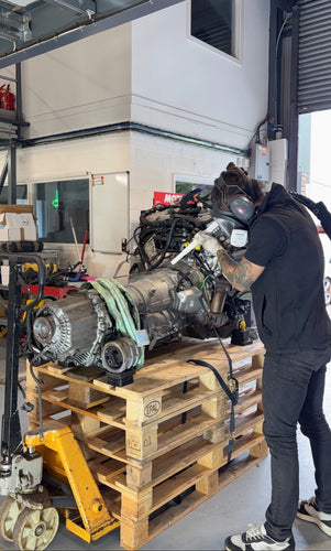 EVOGENIC dry ice blasting an engine