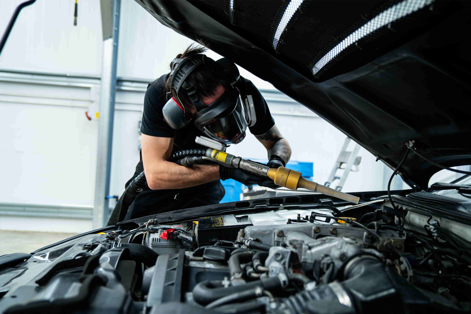 EVOGENIC dry ice blasting a car engine bay