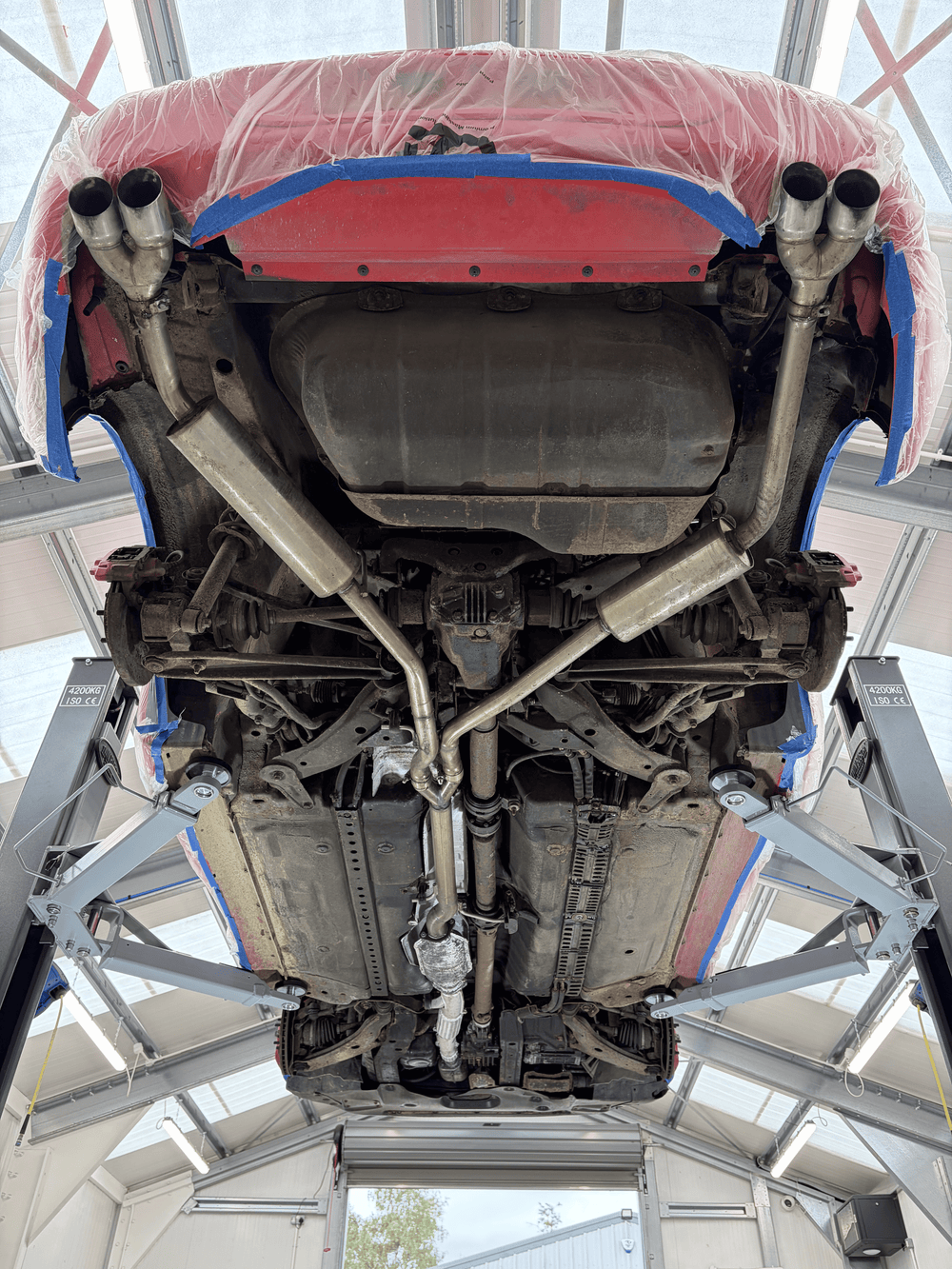 Mitsubishi 3000GT underbody before dry ice blasting 