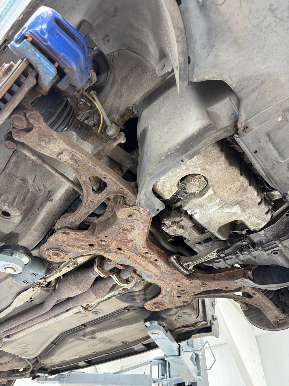 Volkswagen mk4 r32 underbody with corrosion/rusty subframes
