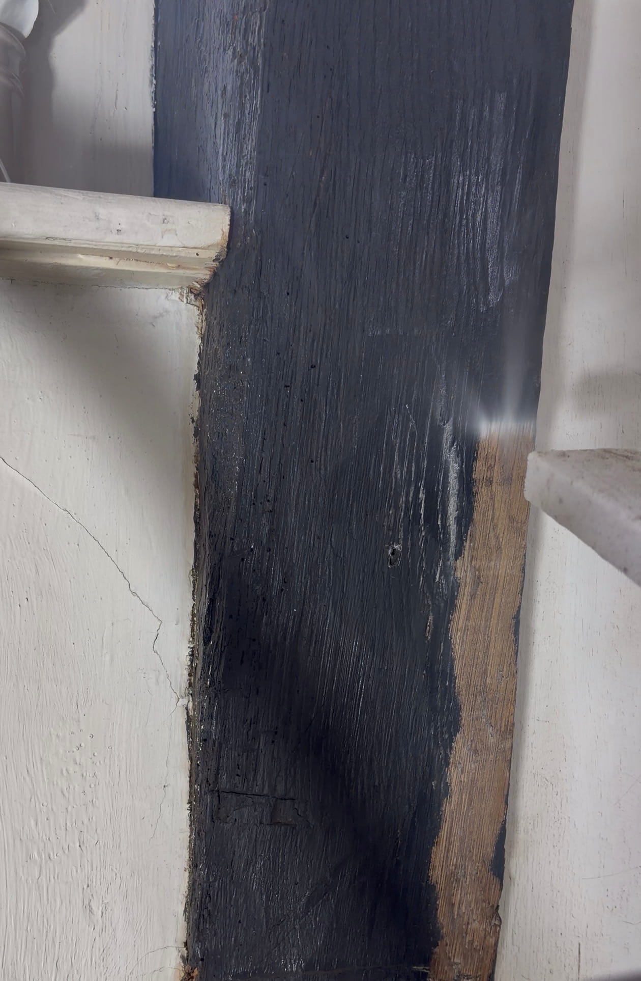 Removing paint off wooden beam using dry ice blasting