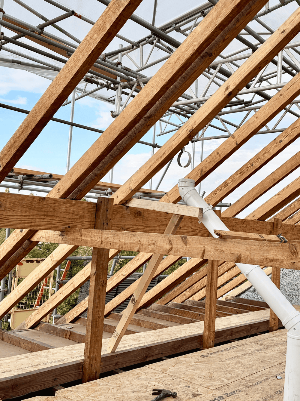 Wooden roof timbers after dry ice blasting